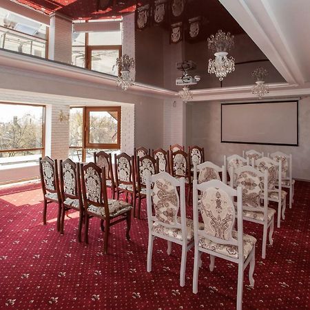 Mon Ami Hotel Ivano-Frankivsk Exterior photo