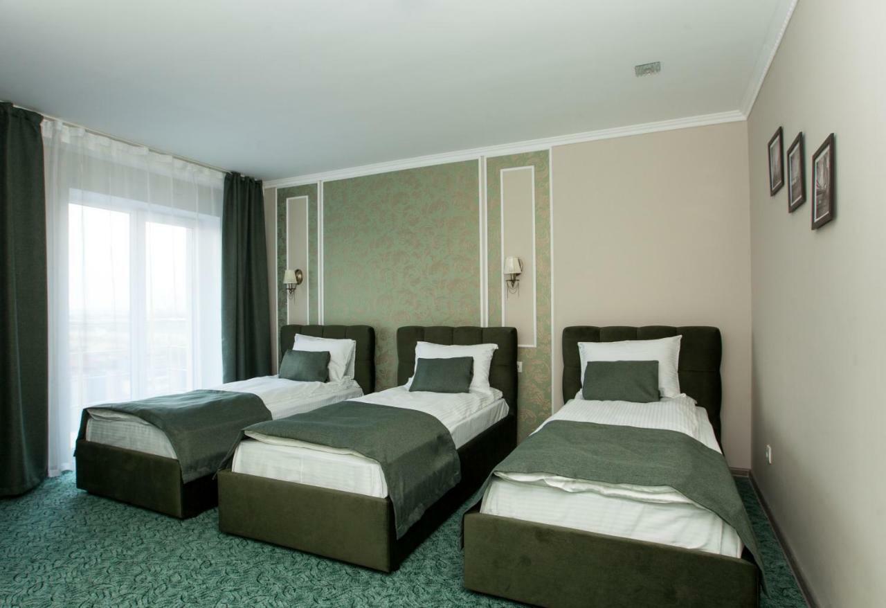 Mon Ami Hotel Ivano-Frankivsk Exterior photo