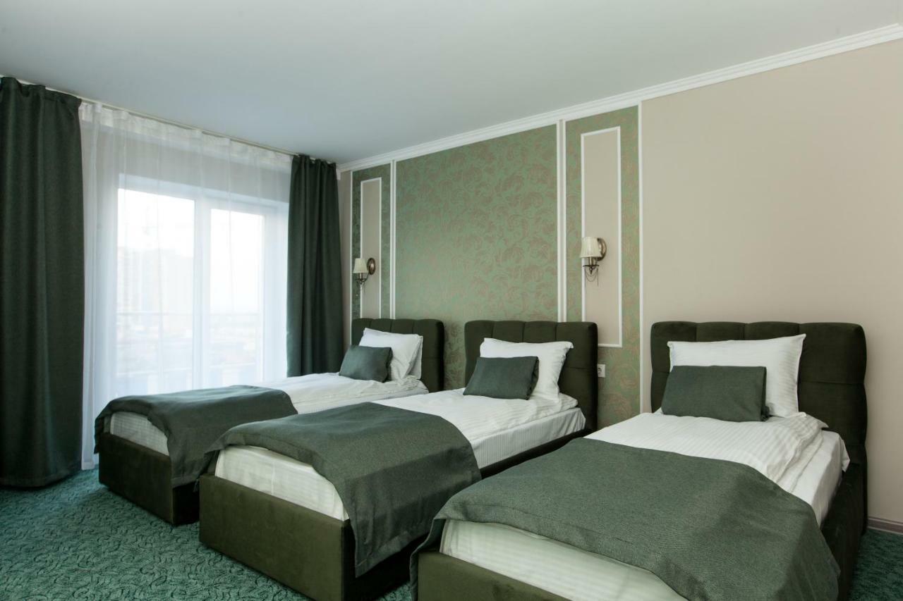 Mon Ami Hotel Ivano-Frankivsk Exterior photo