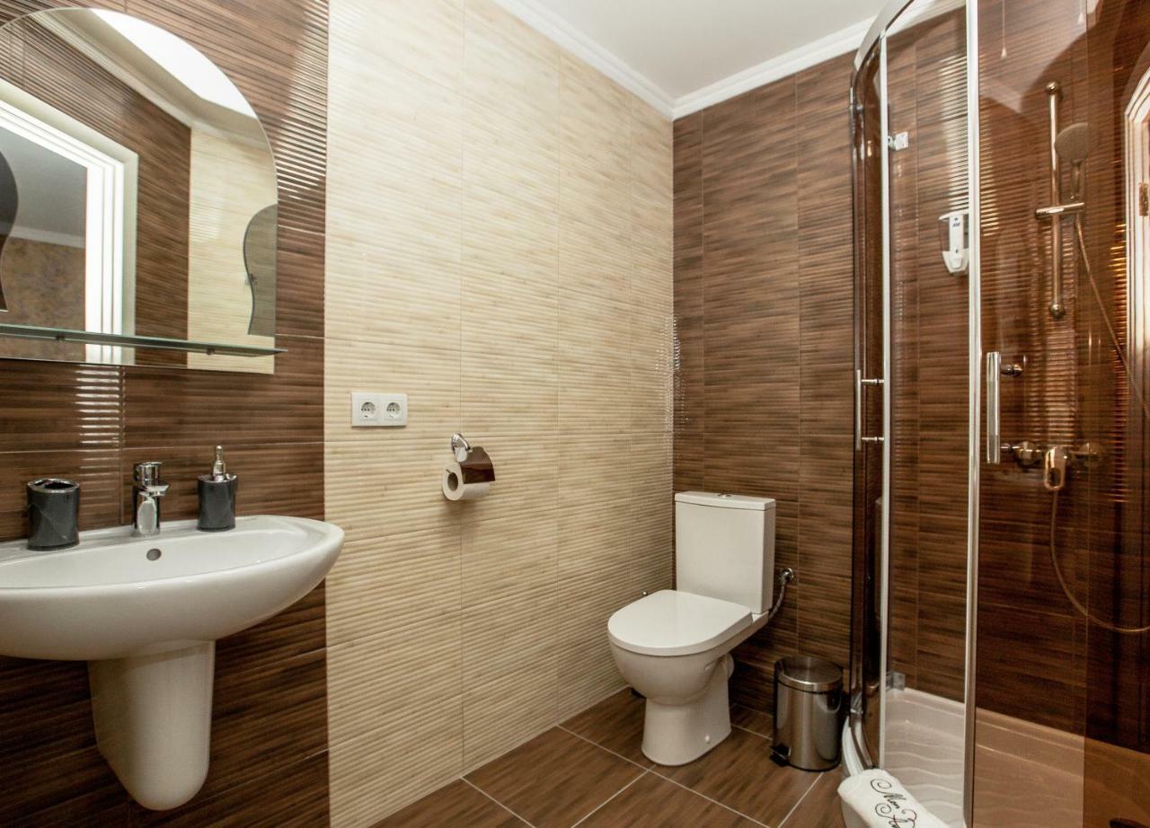 Mon Ami Hotel Ivano-Frankivsk Exterior photo