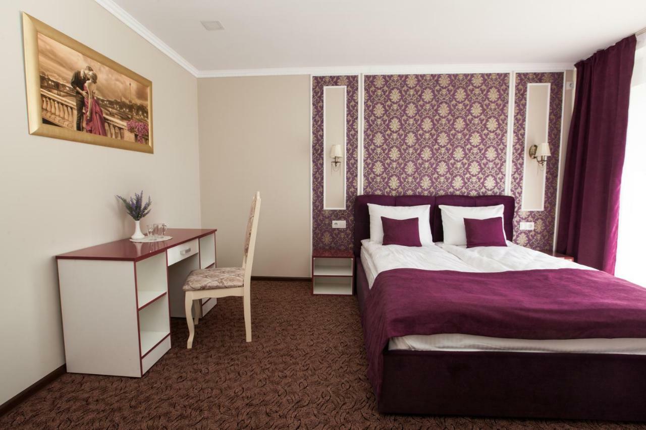Mon Ami Hotel Ivano-Frankivsk Exterior photo