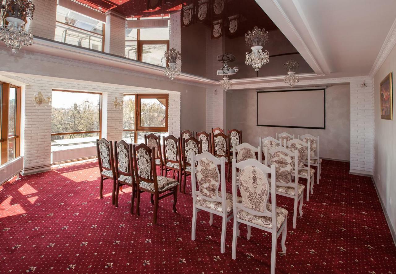 Mon Ami Hotel Ivano-Frankivsk Exterior photo